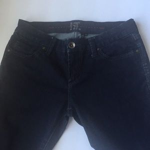 !iT DARK JEANS - NWOT